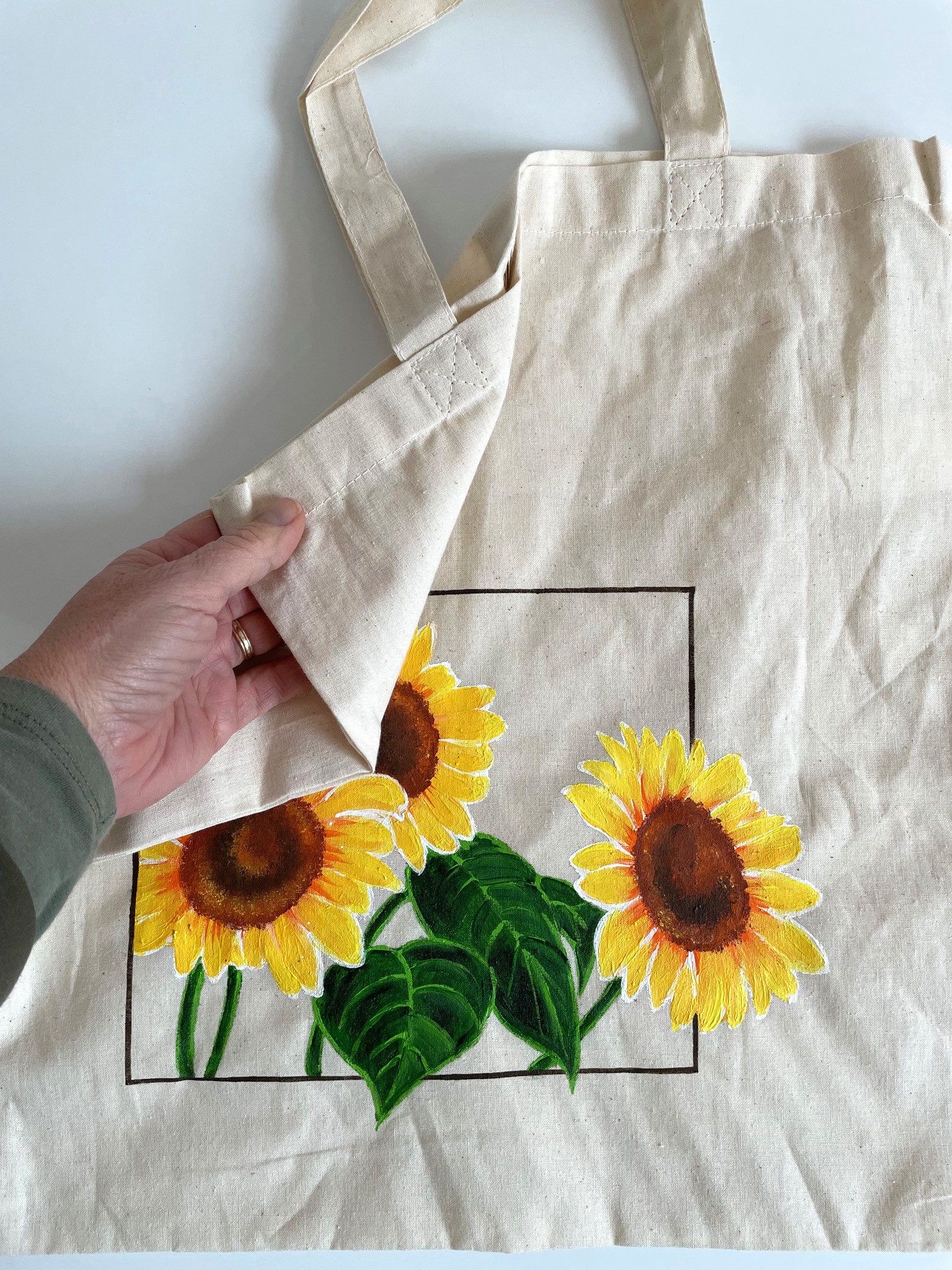 tote bag en coton beige avec des tournesols peints à la main par Elles et No.