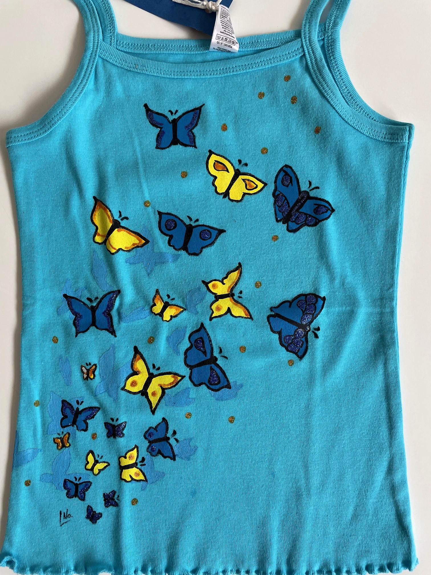 tee-shirt bleu enfant avec des papillons peints à la main  (3)