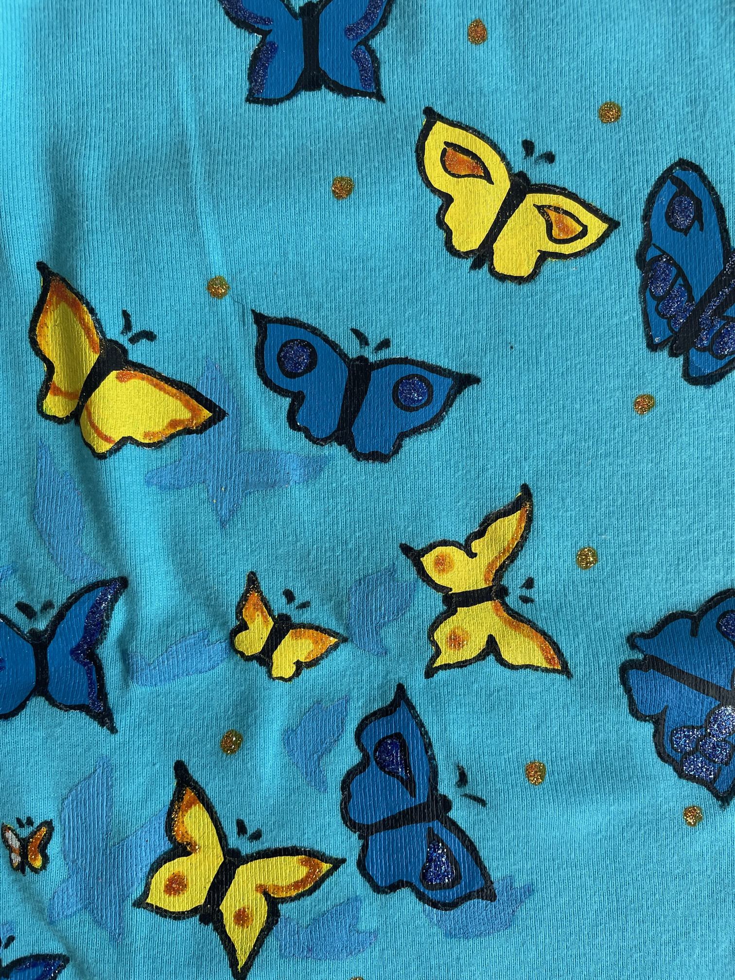 tee-shirt bleu enfant avec des papillons peints à la main  (4)