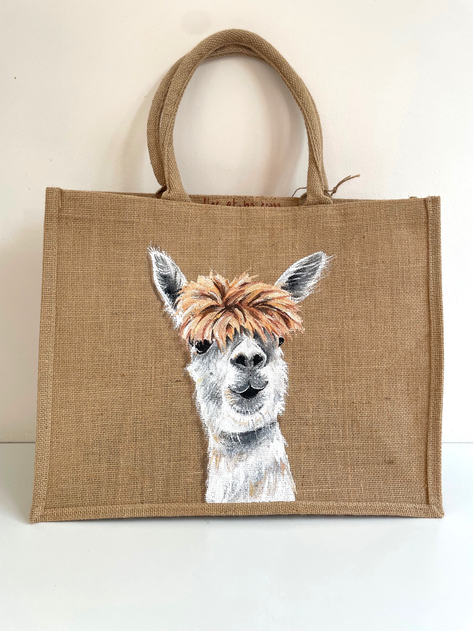 Sac en jute taille XL avec un lama rigolo peint à la main par Elles et No.