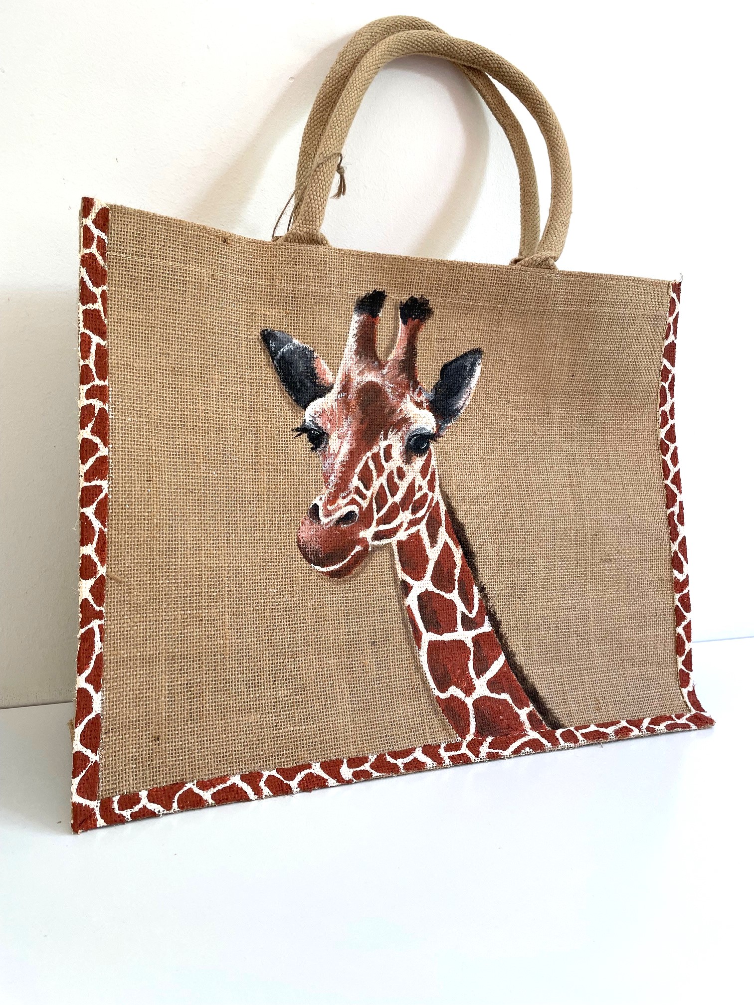 sac en jute XL avec une girafe peinte à la main par Elles et No.