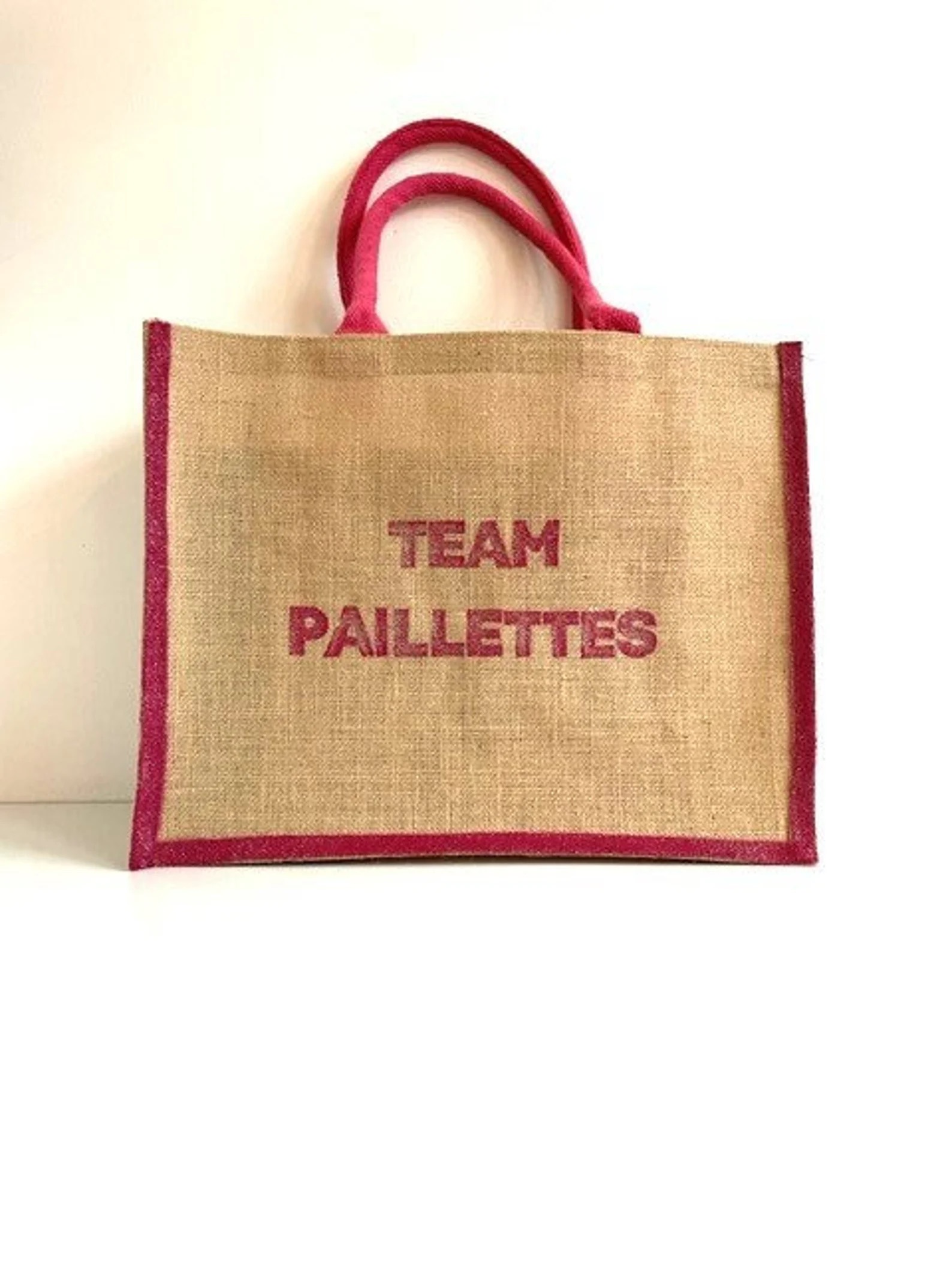 Sac en jute avec le message "team paillettes" peint à la main à la couleur pailletée par Elles et No.