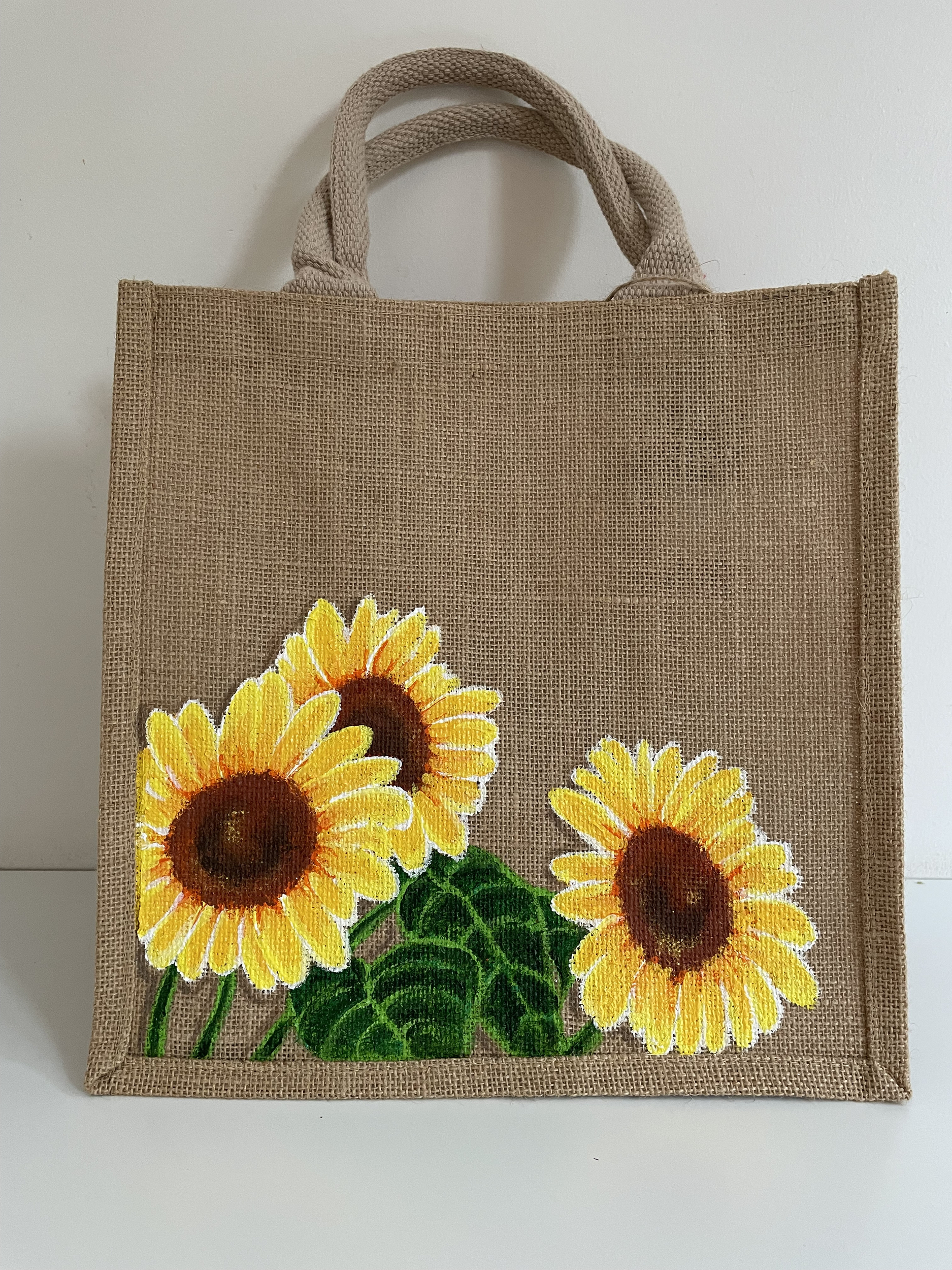 sac en jute avec gros tournesols peints à la main par Elles et No.