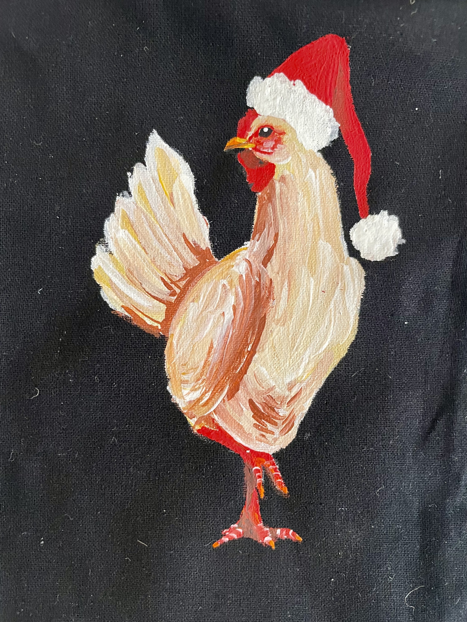 pochon coton noir avec poule coiffée dun bonnet de Père Noël peinte à la main par Elles et No.