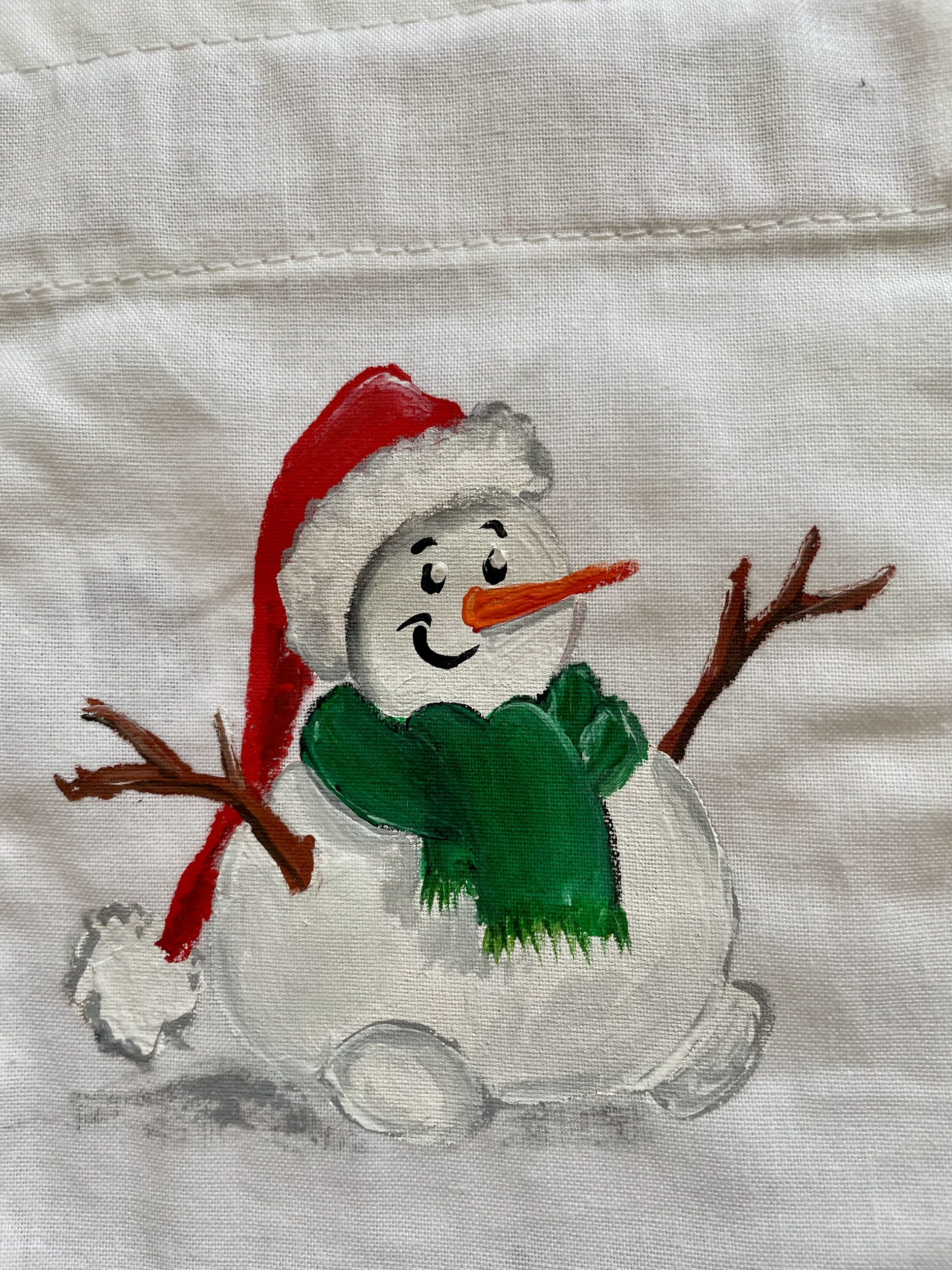Pochon en coton blanc à ruban rose avec bonhomme de neige coiffé dun bonnet de père Noël, peint à la main par Elles et No.