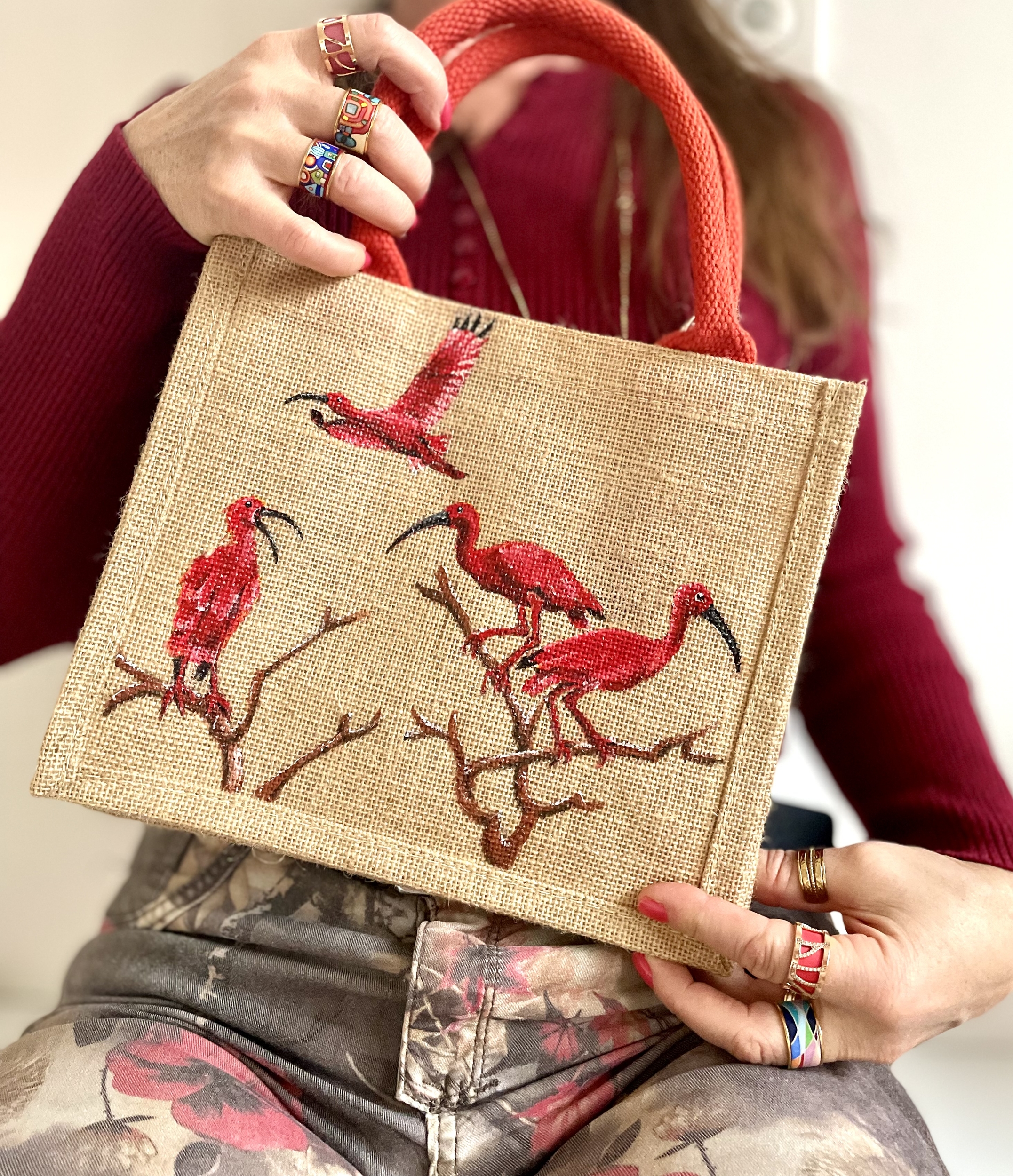 Sac en jute à anses rouges avec des ibis peints à la main par Elles et No.