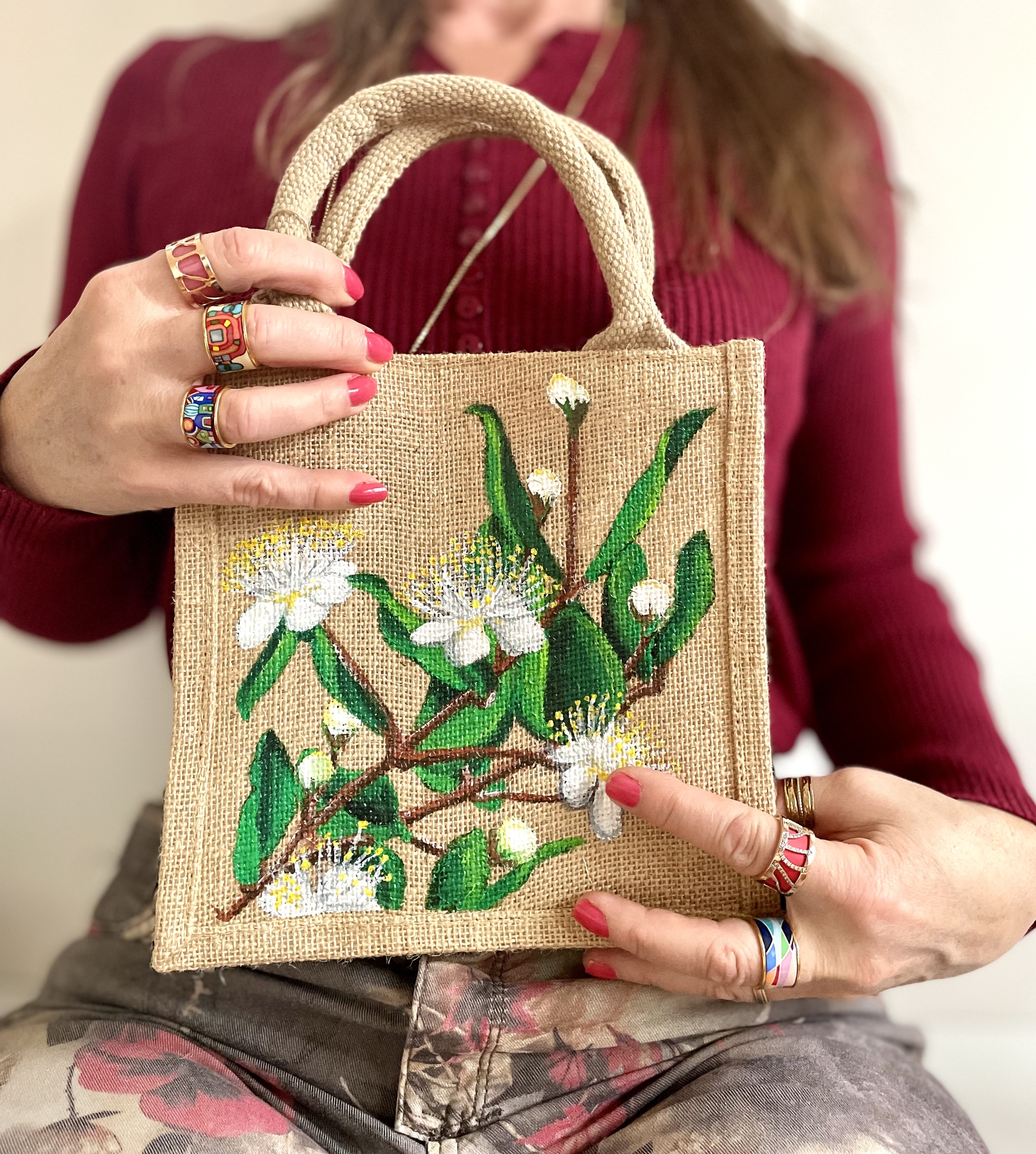 Sac en jute taille XS avec des fleurs de Myrte peintes à la main par Elles et No.