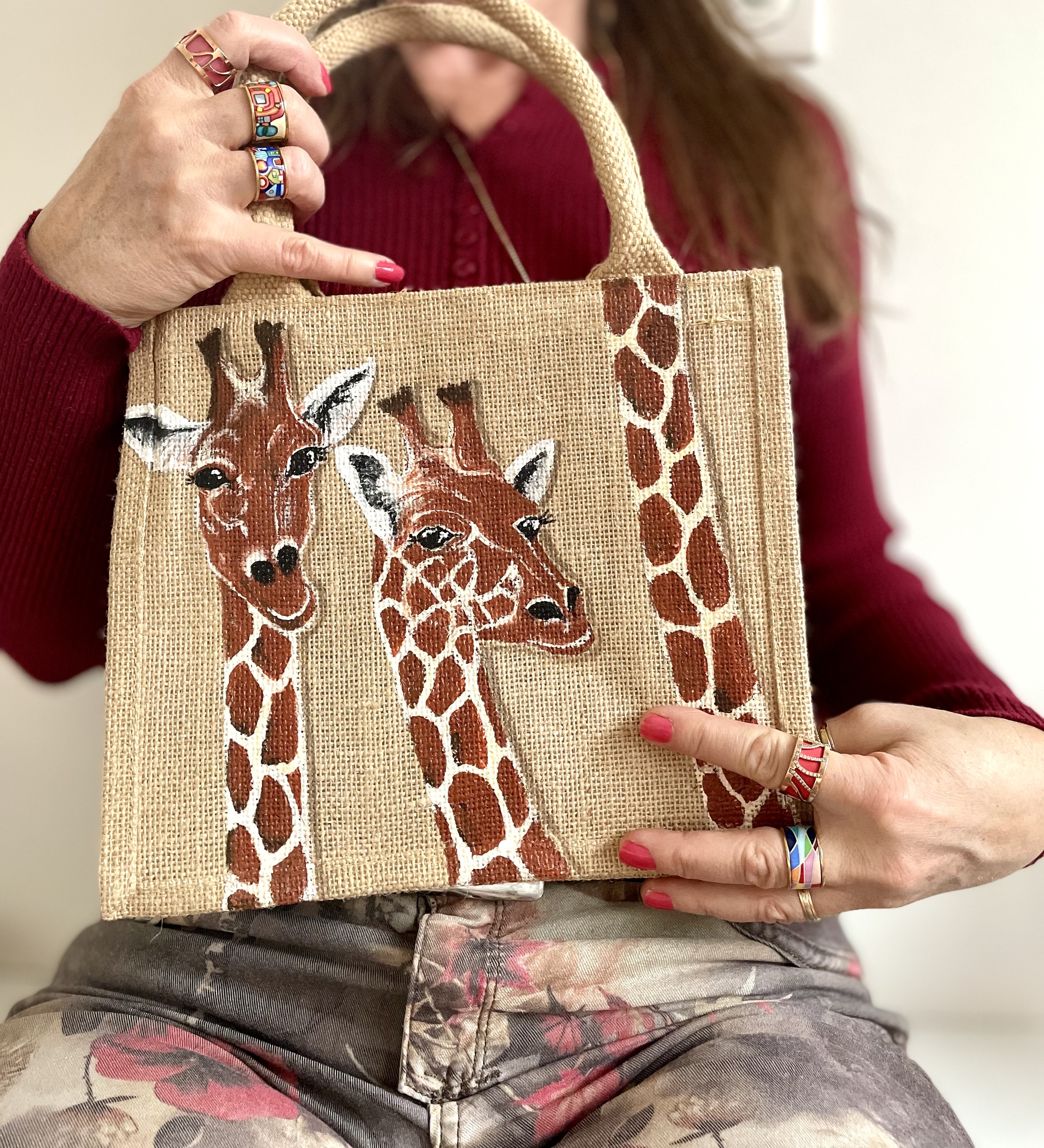 Petit sac en jute avec des girafes rigolotes peintes à la main par Elles et No.