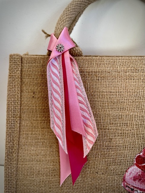sac en jute avec un gâteau Ispahan peint à à la main par Elles et No.