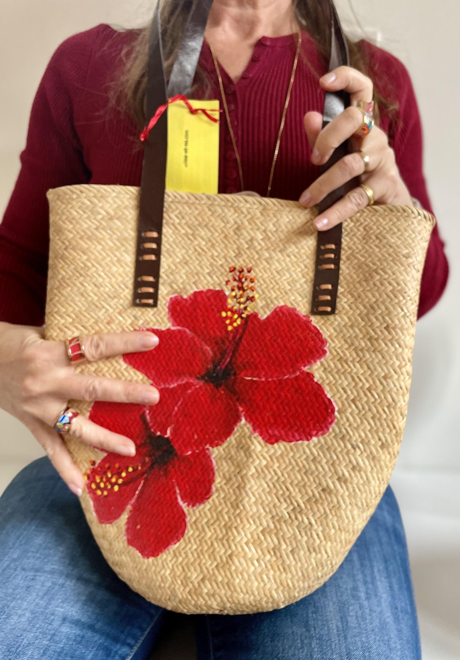 Sac en jute en bambou tressé avec hibiscus peints à la main par Elles et No.