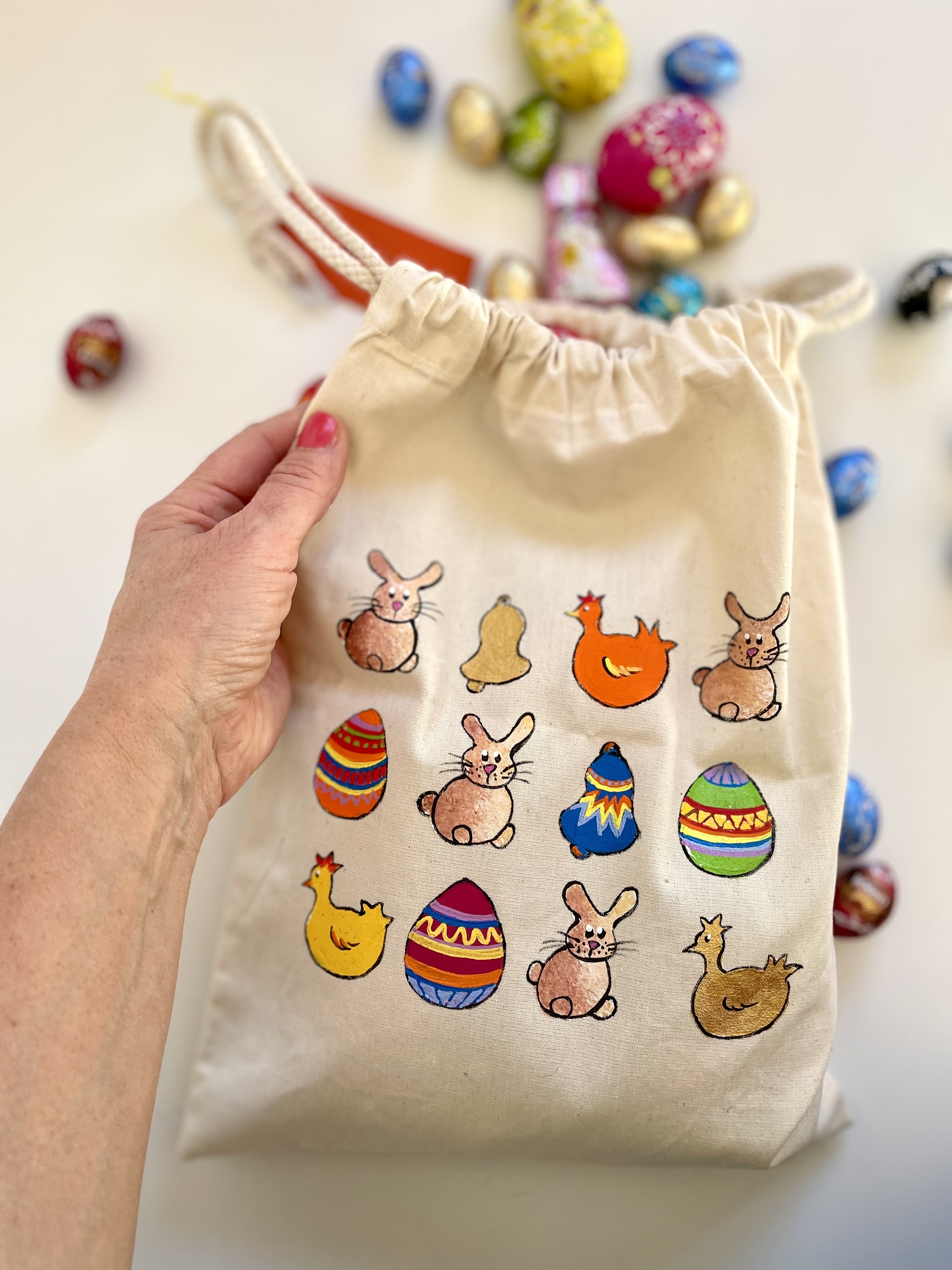 Sac en coton bio avec des motifs de Pâques peints à la main par Elles et No.