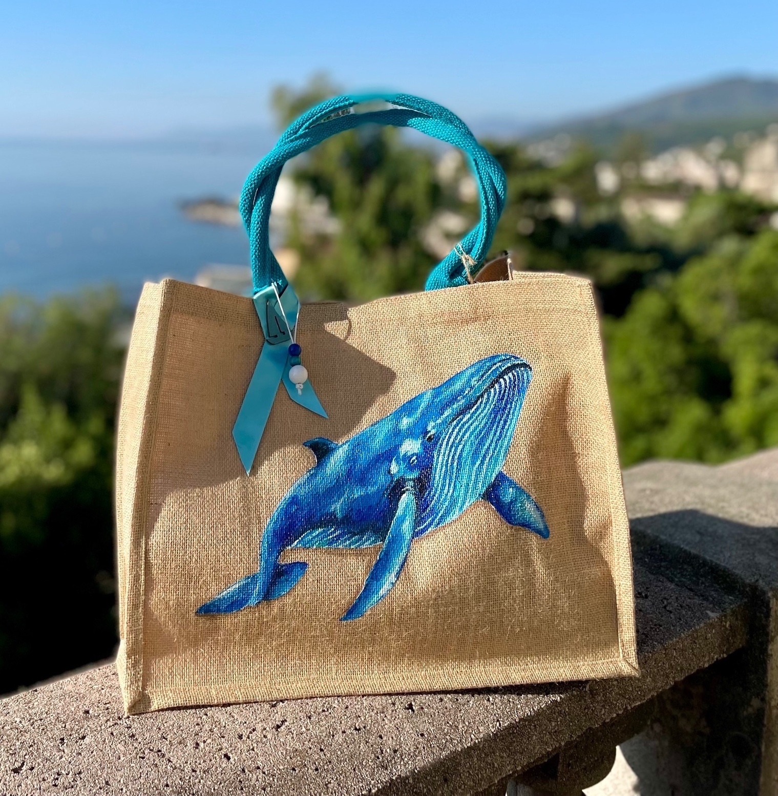 Comment entretenir un sac ou accessoire peint à la main sans abîmer la couleur ?
