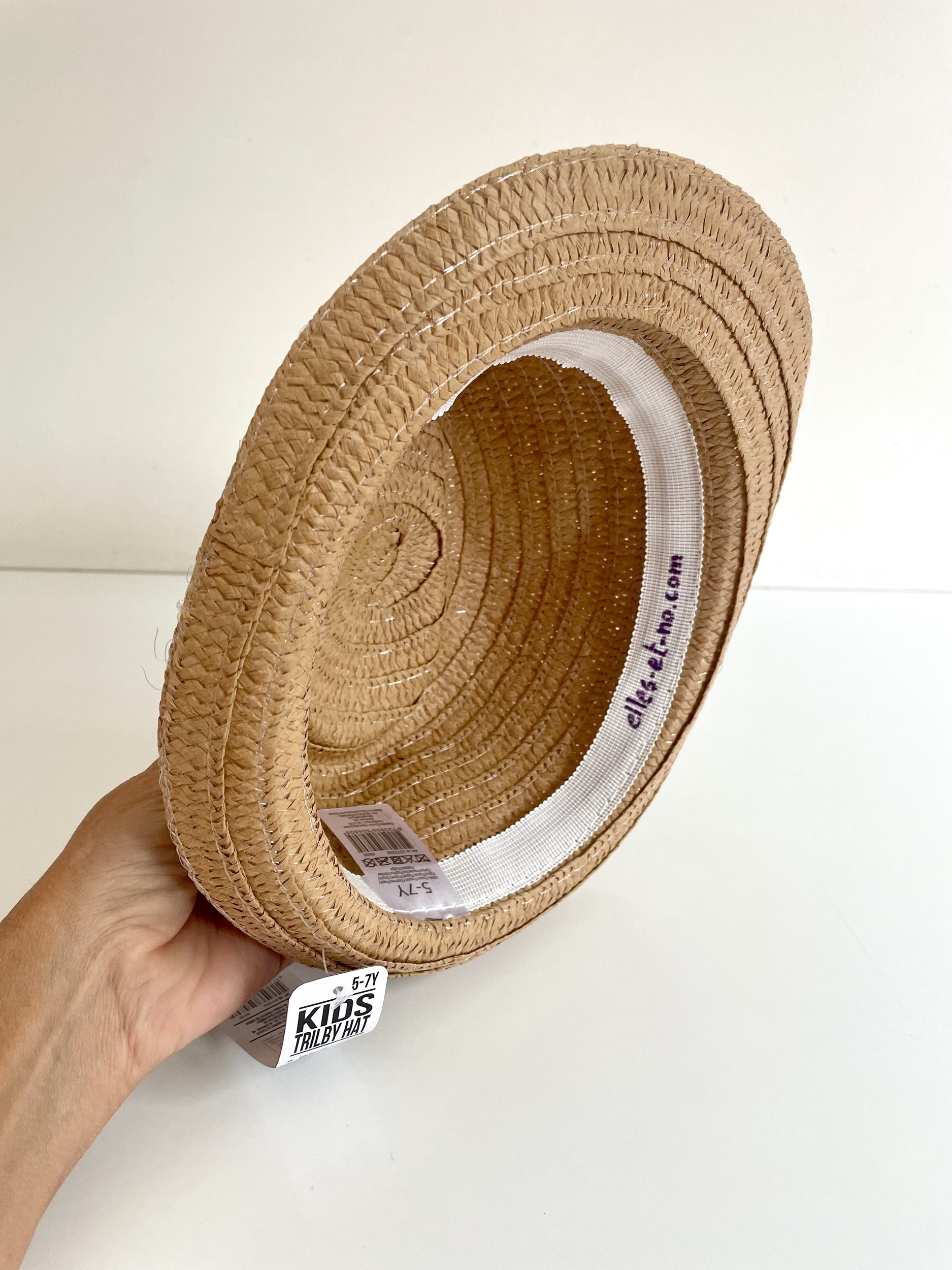 Chapeau dété pour enfant en papier tissé avec un papillon, peint à la main par Elles et No.