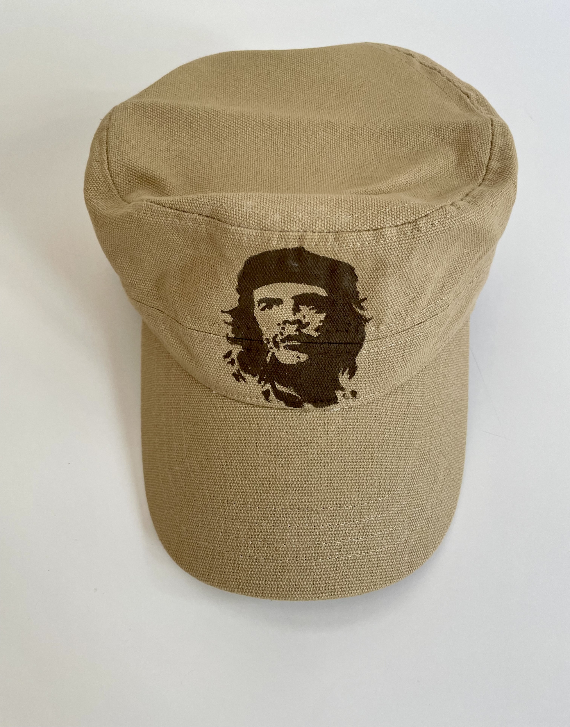 casquette cubaine couleur olive beige avec la tête de Che Guevara peinte à la main par Elles et No.