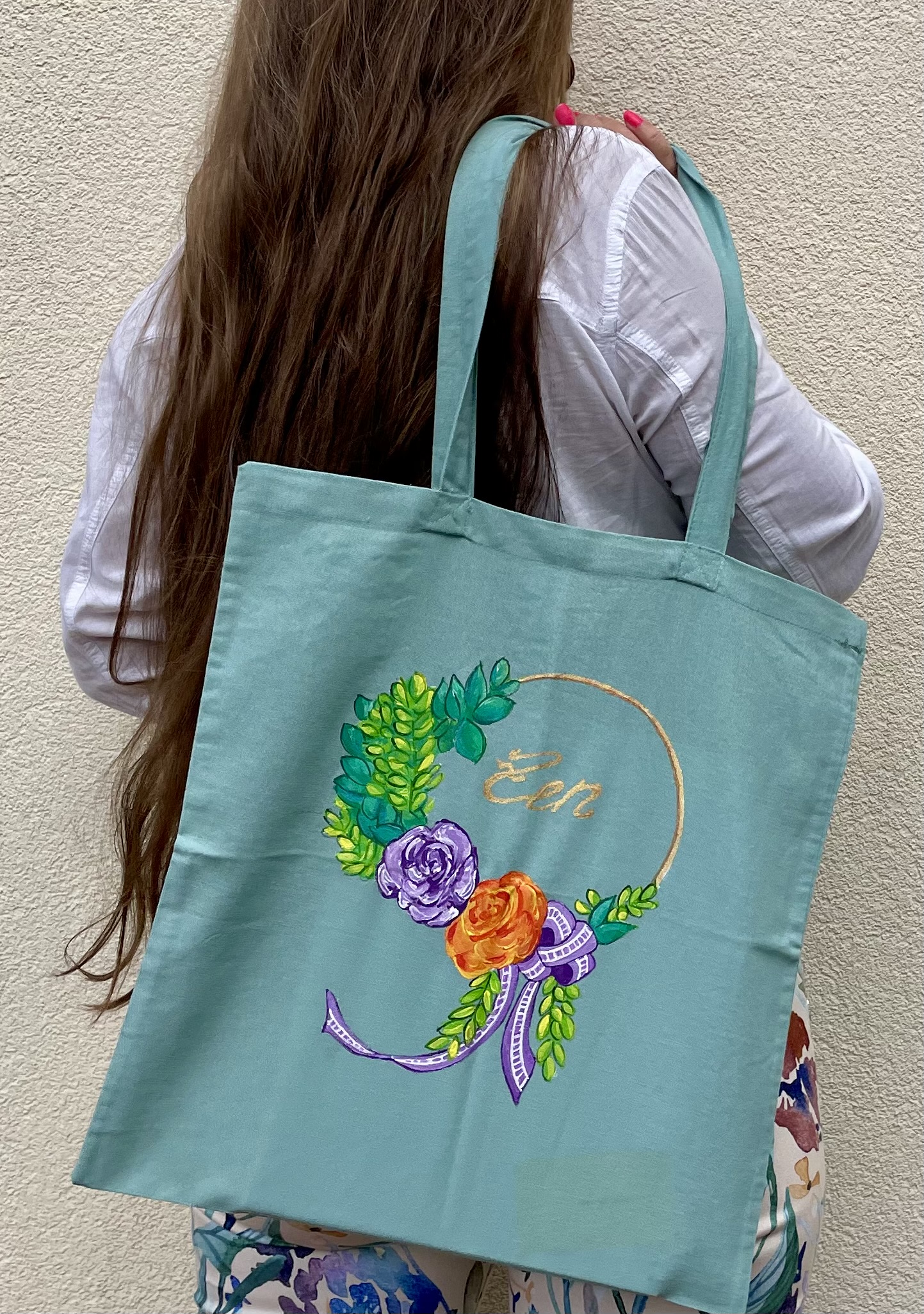 tote bag coton vert avec un anneau fleurs et feuilles peint à la main par Elles et No.