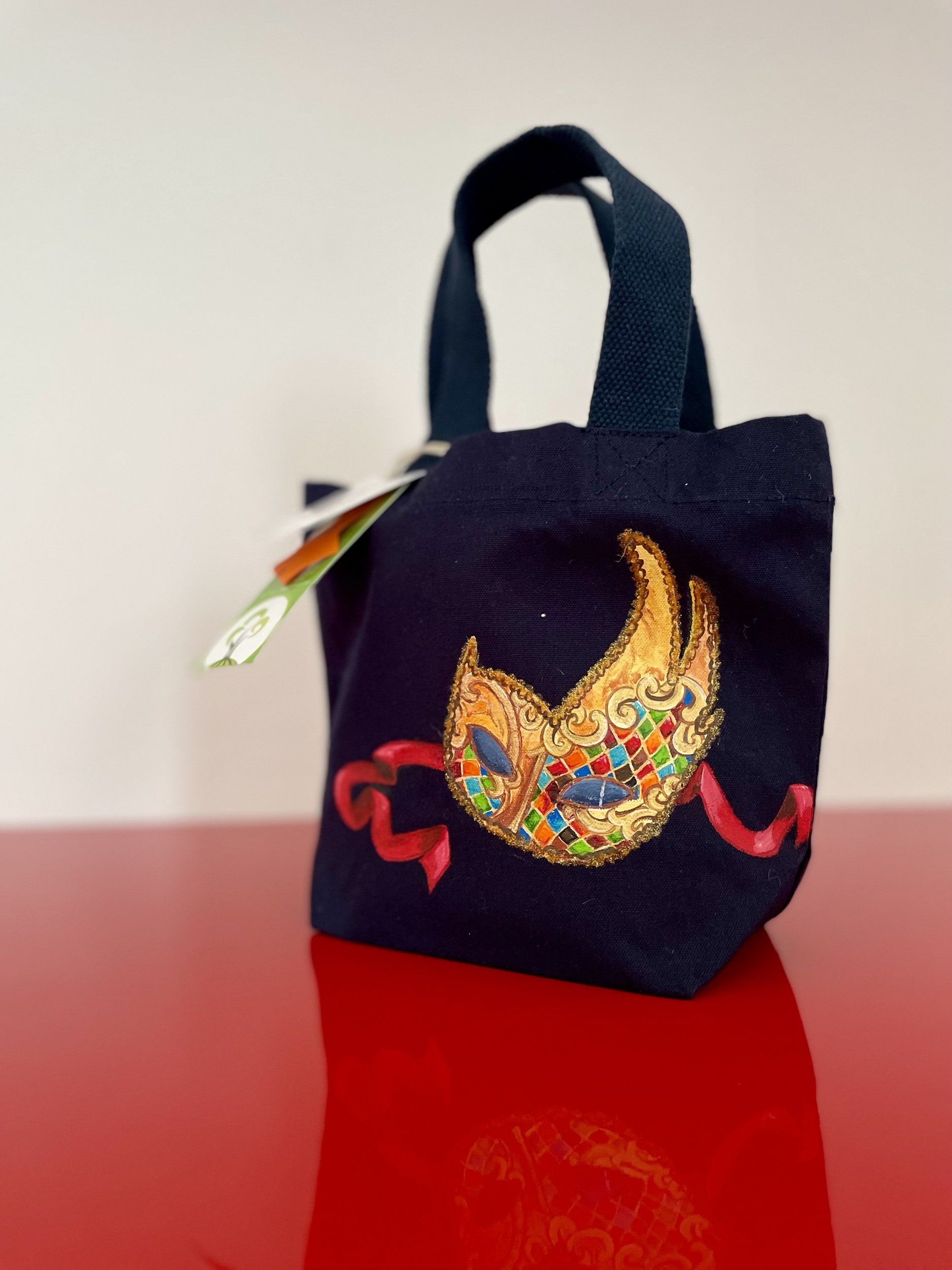Petit sac en coton bio marine avec un masque de carnaval de Venise peint à la main  par Elles et No.