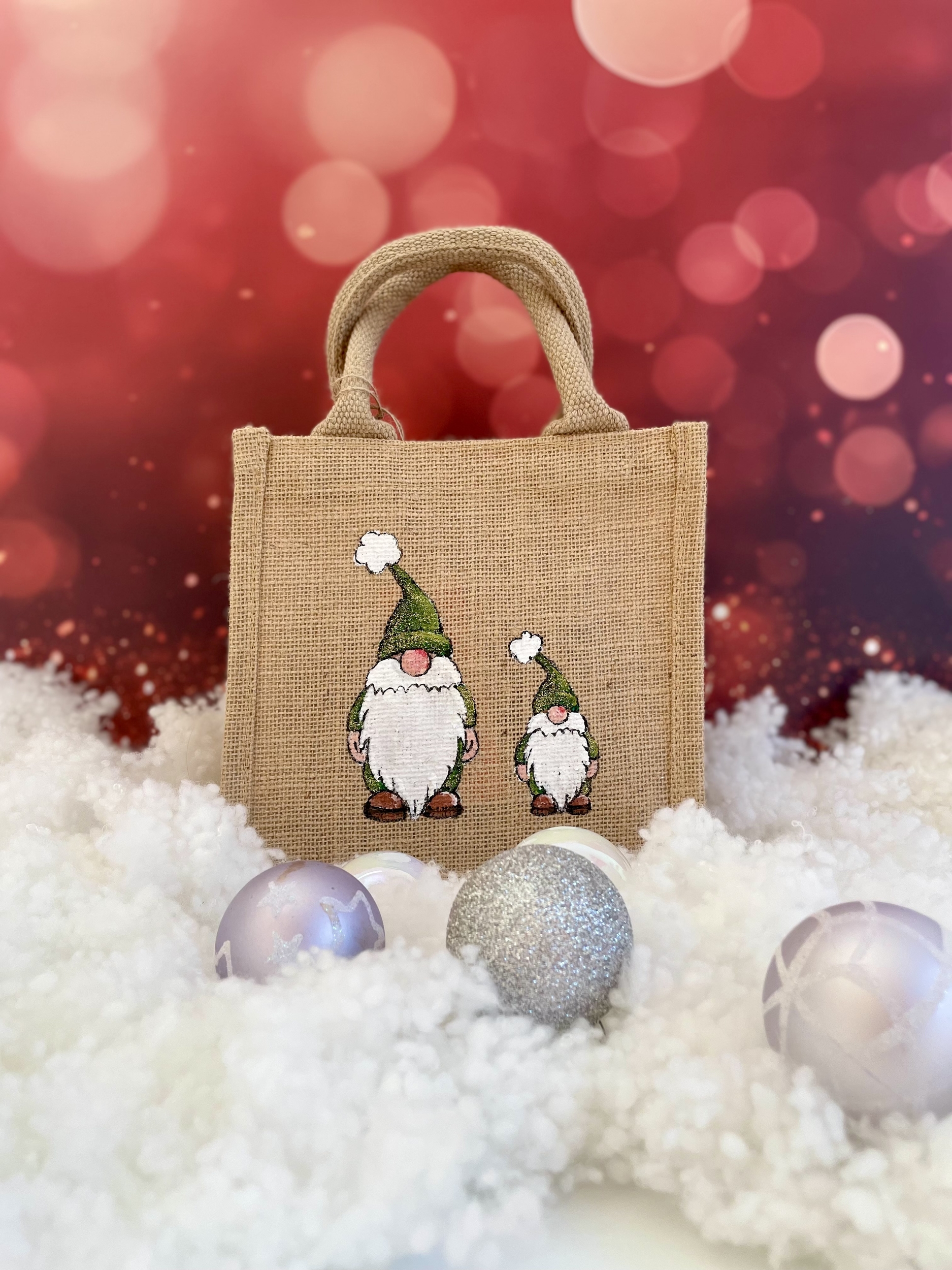 Petit sac en jute avec deux lutins du Père Noël peint à la main par Elles et No.