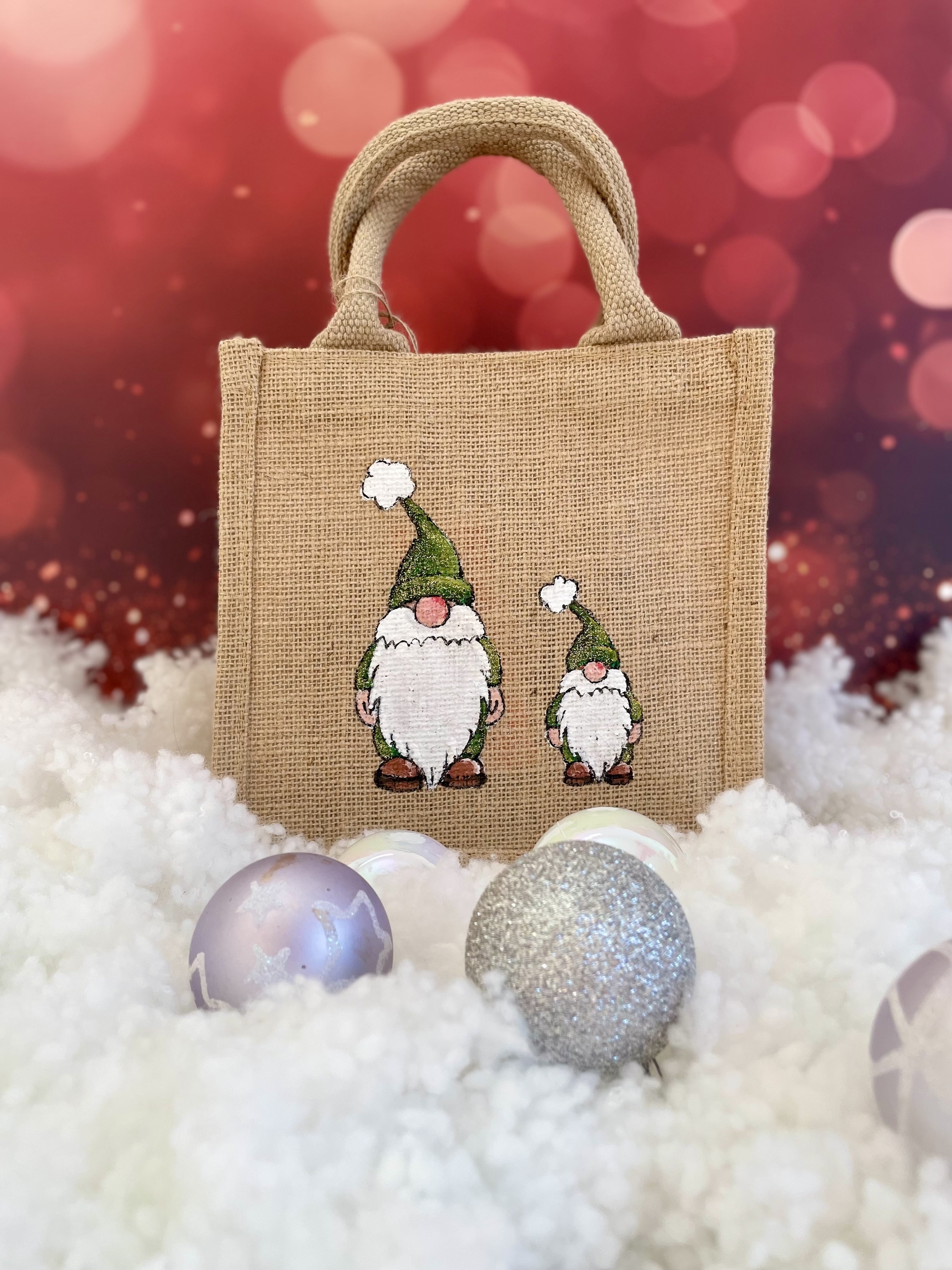 Petit sac en jute avec deux lutins du Père Noël peint à la main par Elles et No.
