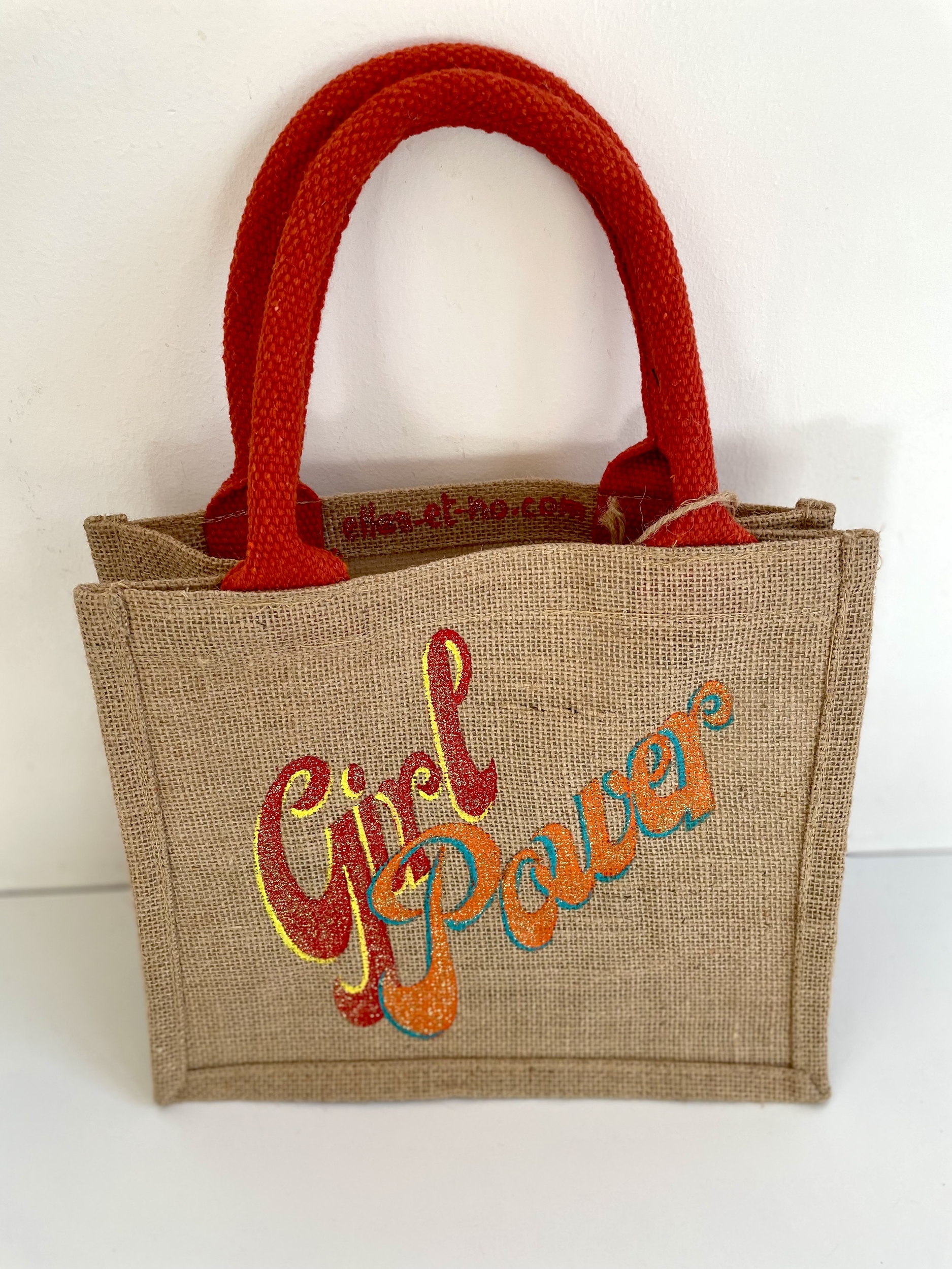 sac en jute avec le message girl power peint à la. main par Elles et No..jpeg1