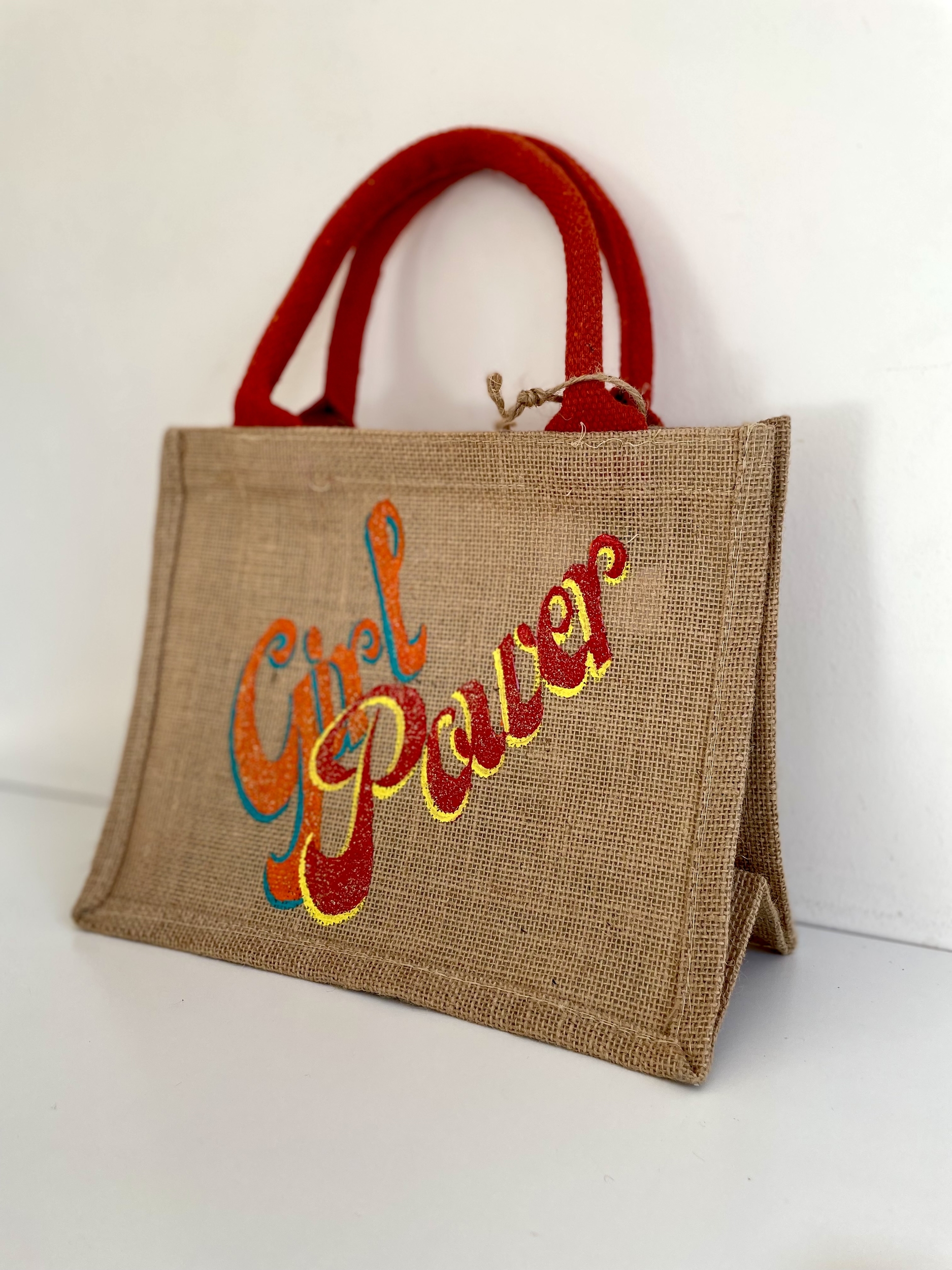 sac en jute avec un message scintillant %22girlpower%22peint à la main par Elles et No.1