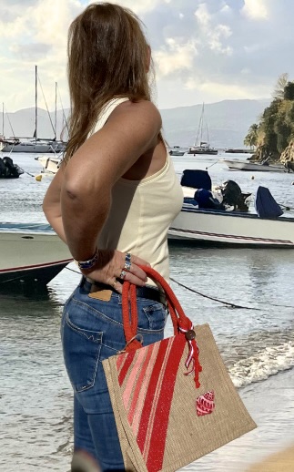 Petit sac en jute avec des bandes bayadère rouge peintes à la main par Elles et No