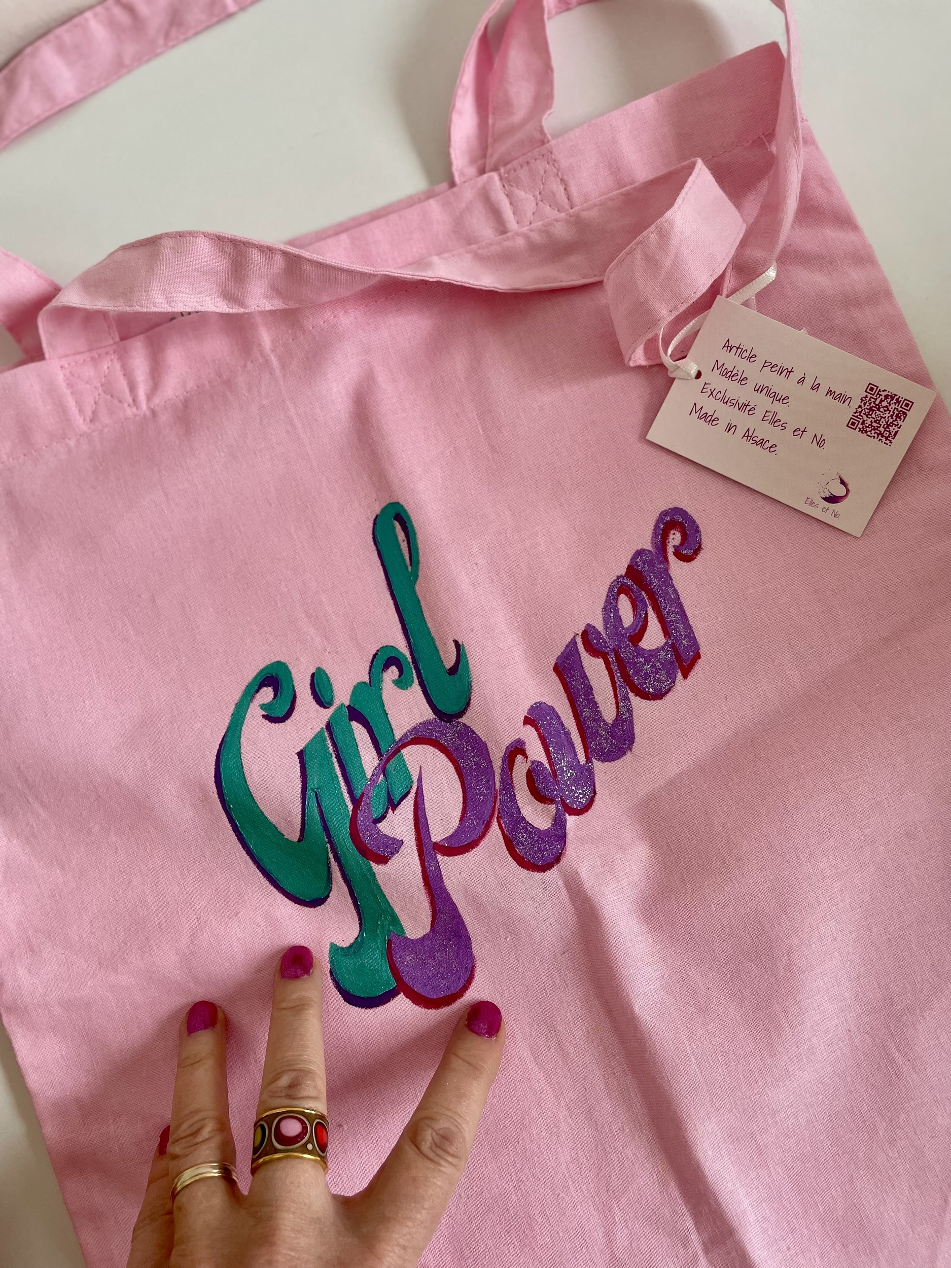 Tote bag coton rose avec le message scintillant "girl power" peint à la main par Elles et No.
