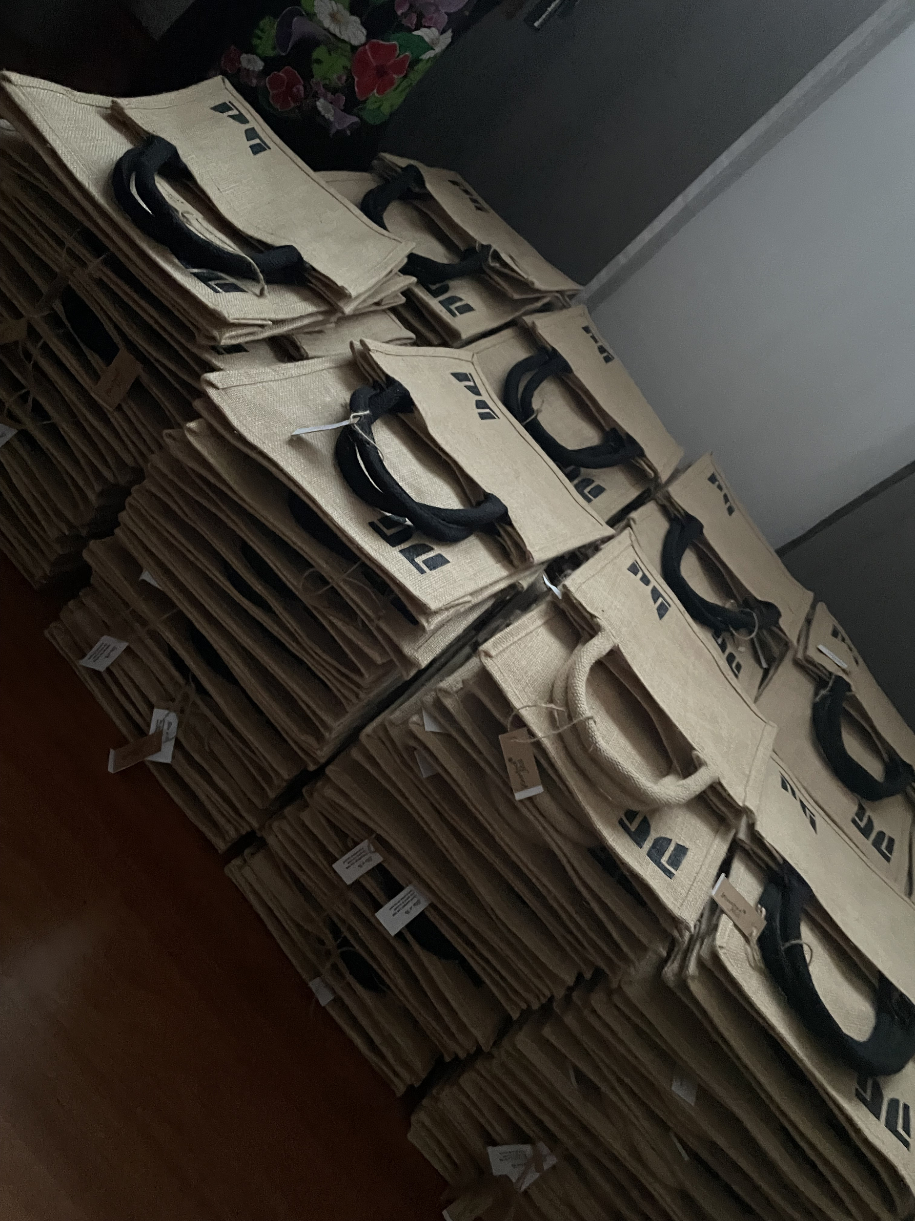 lot de 300 sacs avec logo peints à la main par Elles et No.