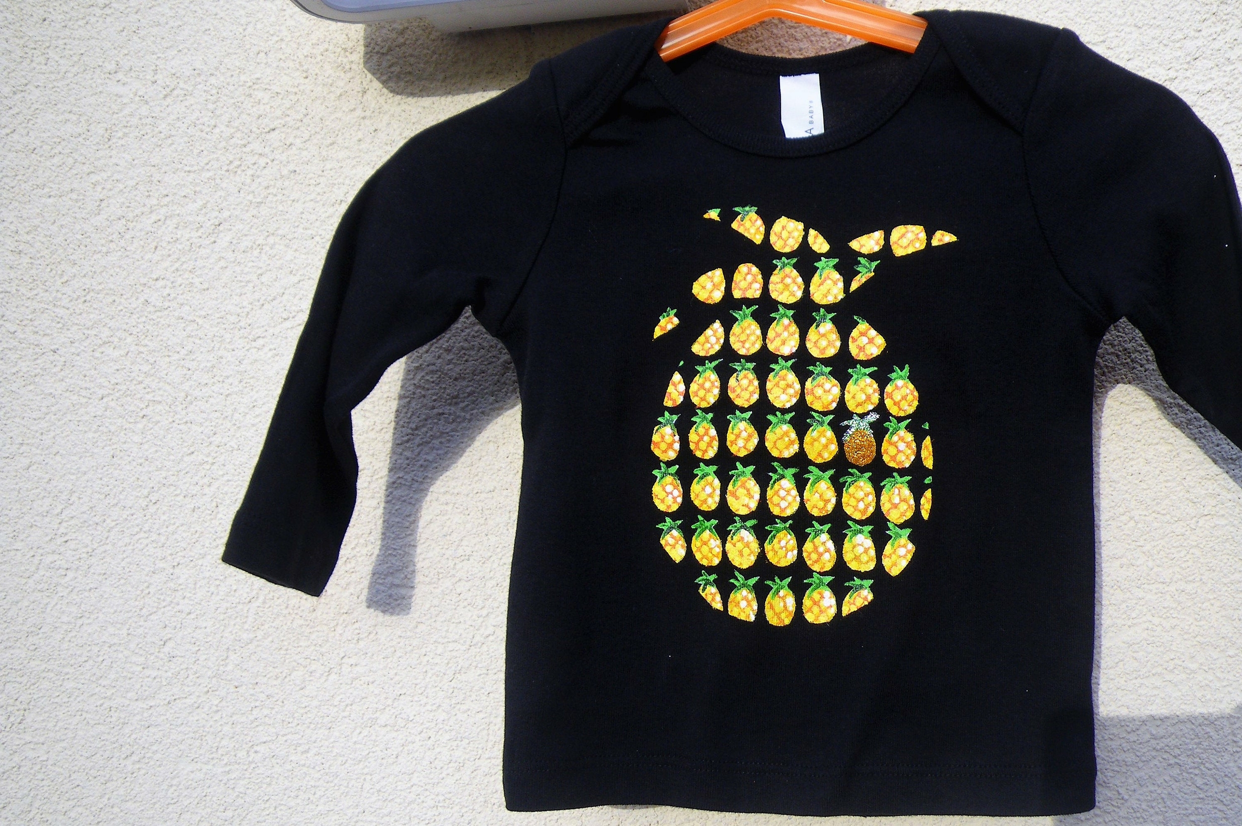 t-shirt bébé noir avec ananas