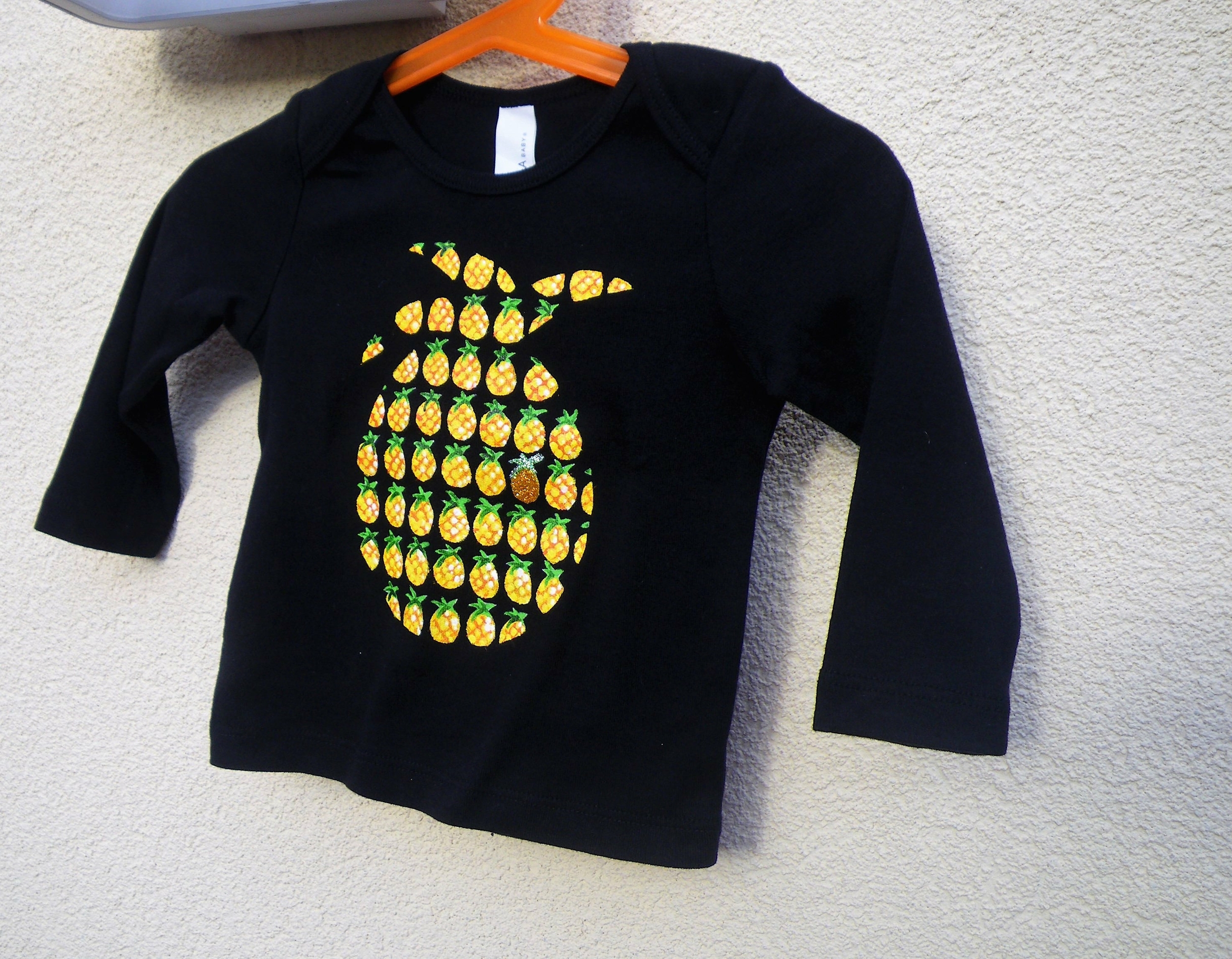 t-shirt bébé noir avec ananas