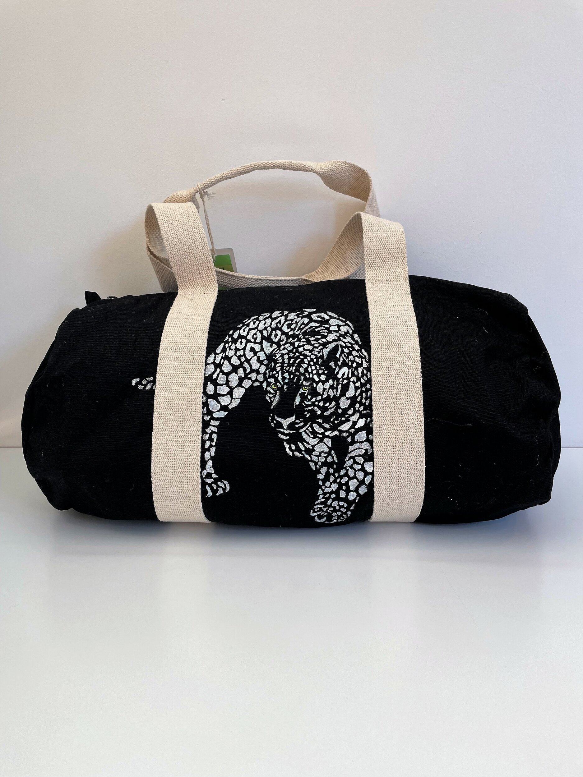 sac de sport avec un léopard Peitnt à la main par Elles et No.(3)