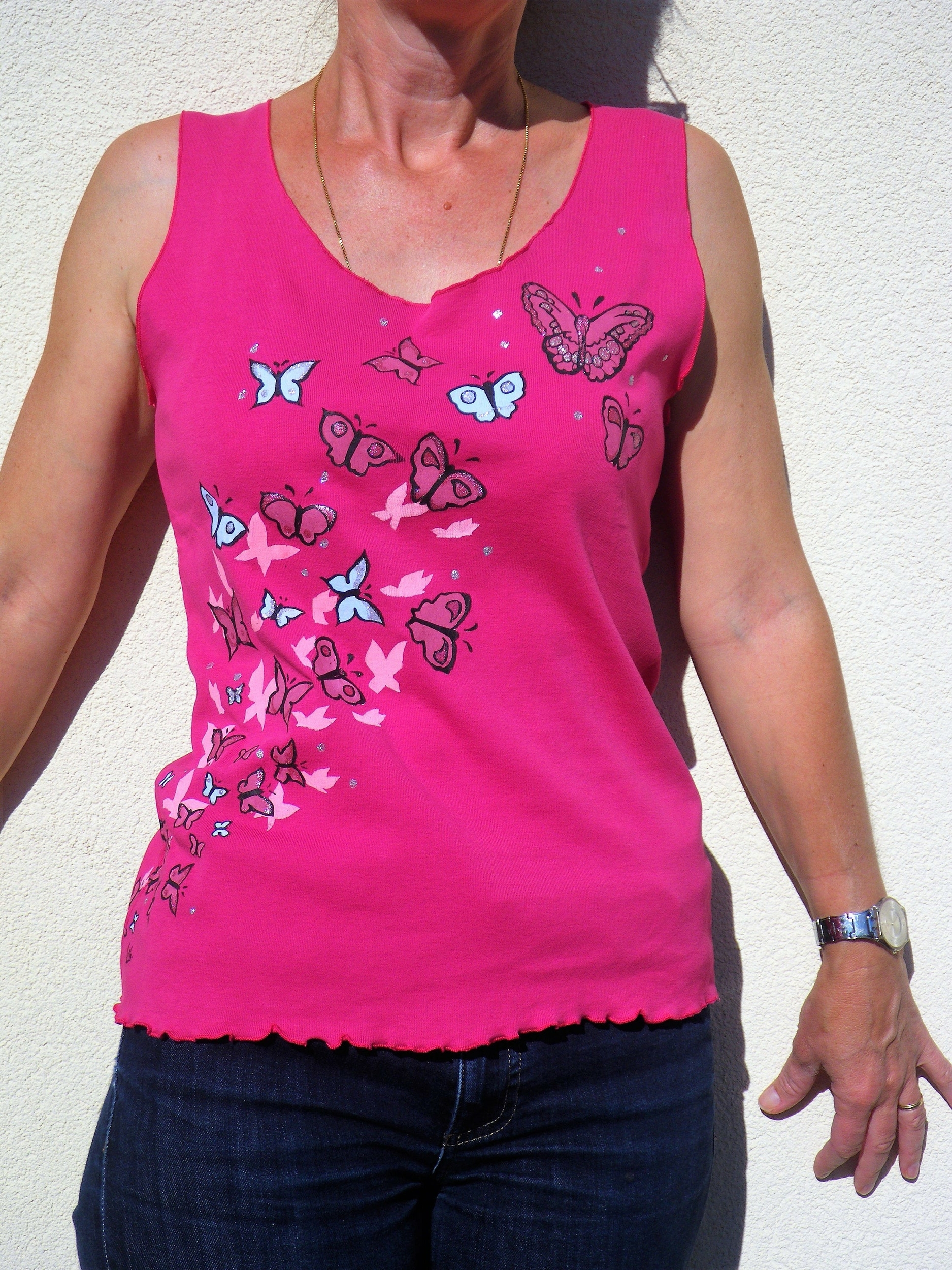 débardeur rose fuchsia avec papillons