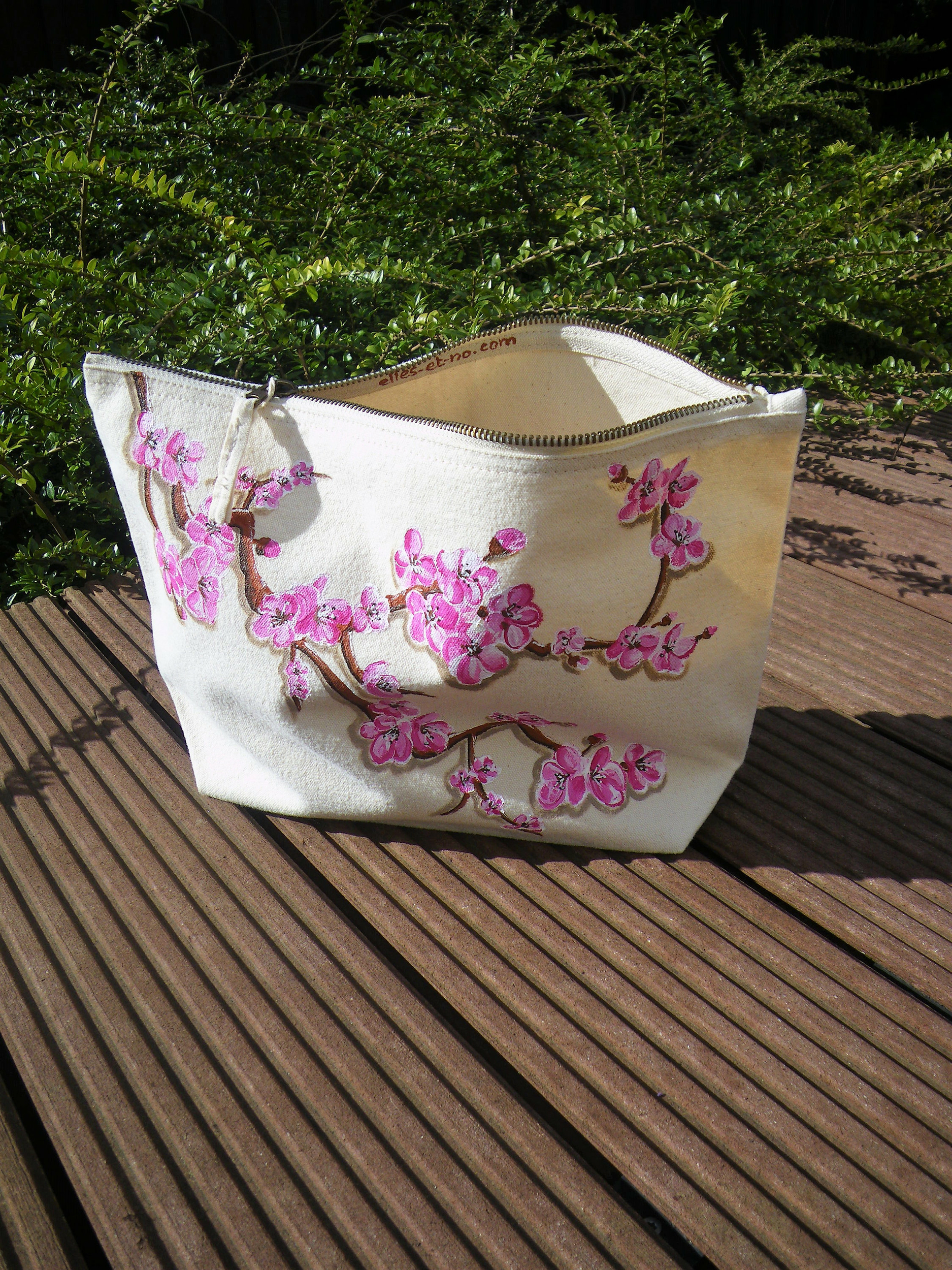 trousse blanche coton bio avec fleurs