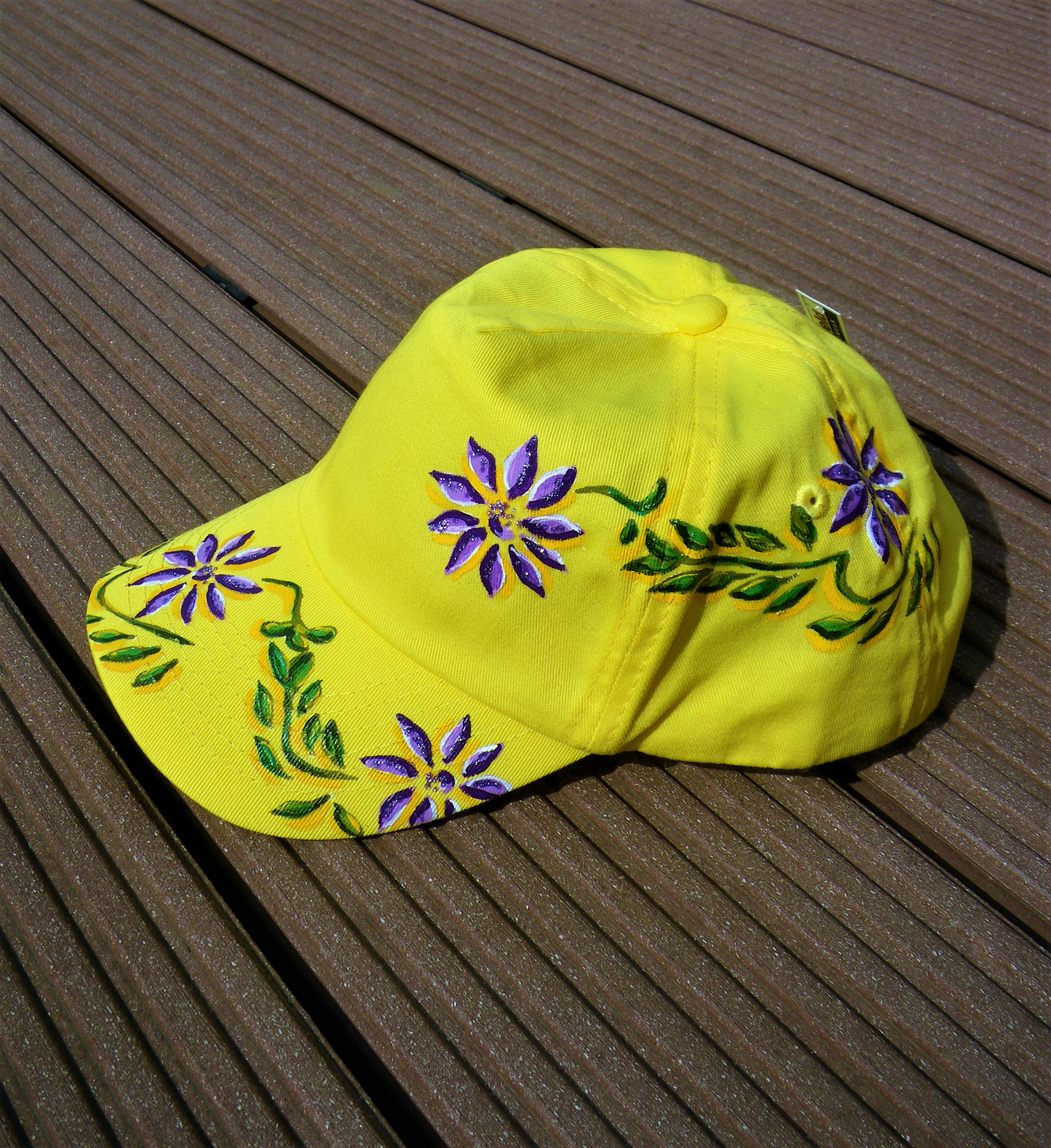 casquette jaune enfant avec fleurs