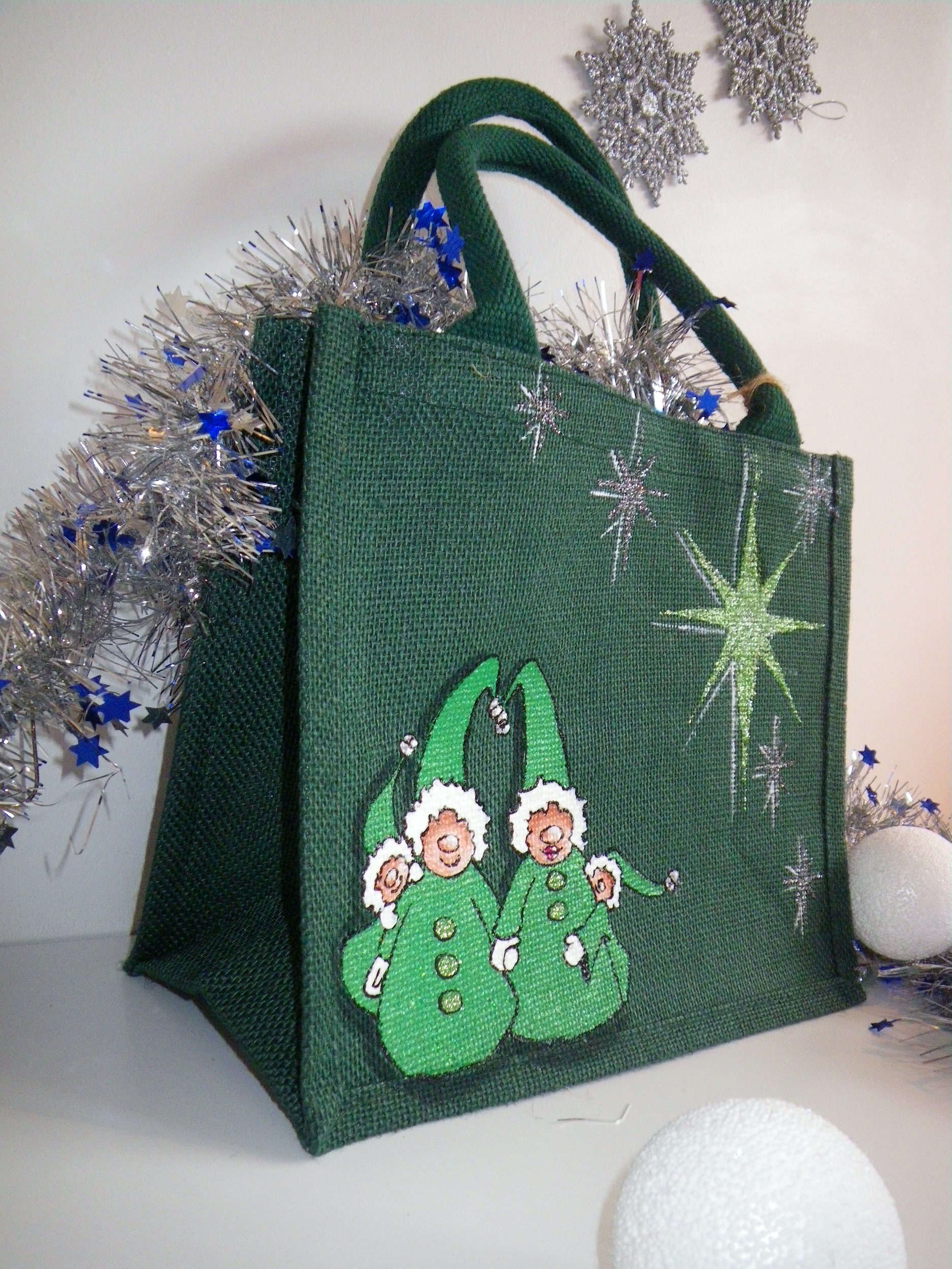 petit sac jute vert avec lutins de Noël
