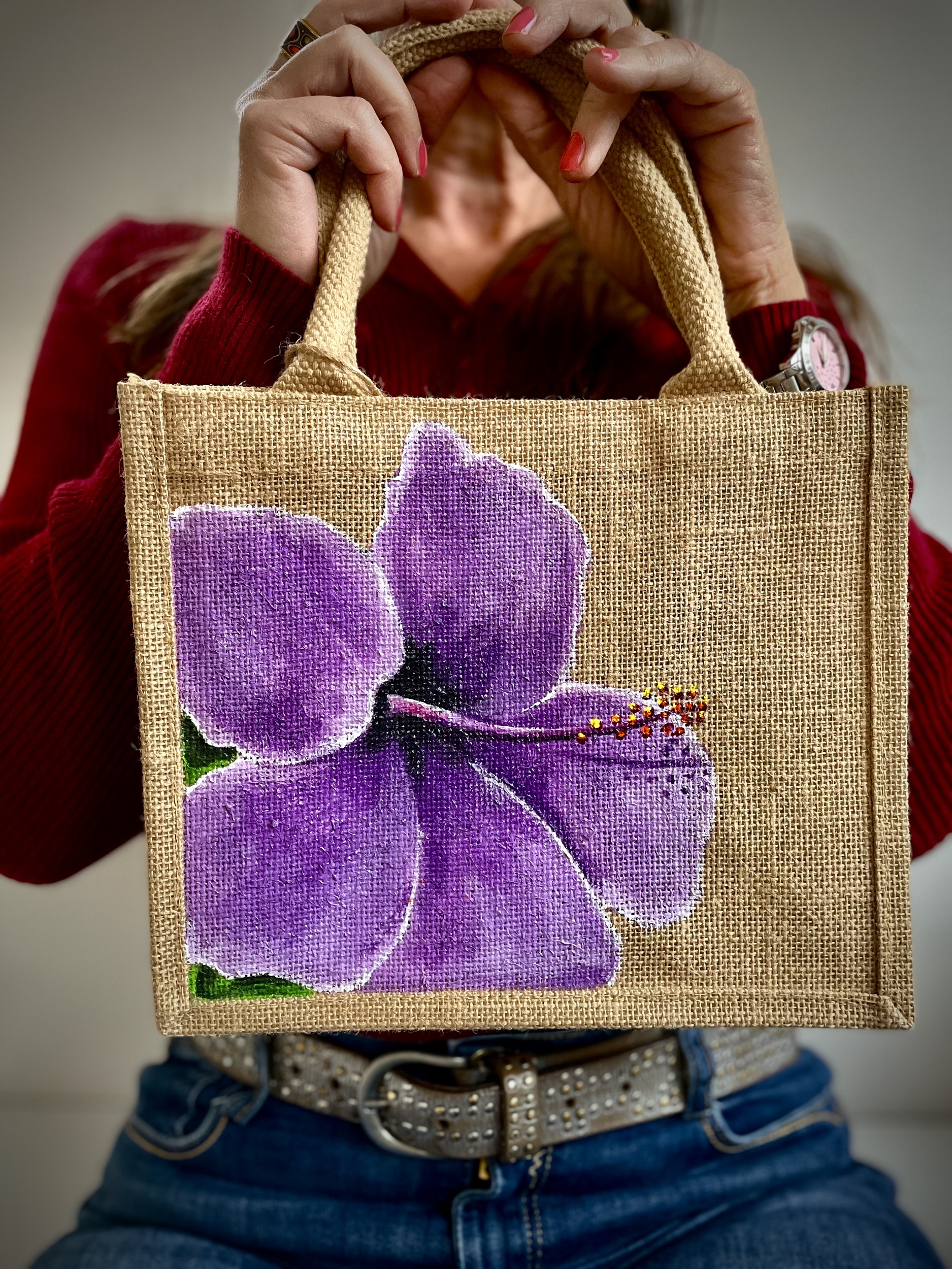 elles et no sac jute avec gros hibiscus mauve peint a la main