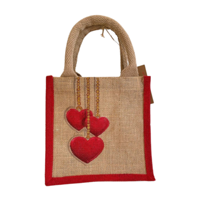Petit sac en jute avec des coeurs rouge accrochés par des chaines dorées, peints à la main par Elles et No.