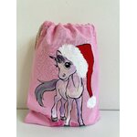 pochon rose en coton avec une licorne coiffée d'un père Noël peinte à la main par Elles et No.