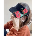 visière noire en coton avec des  hibiscus rouge  peints à la main par Elles et. No.