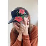 visière noire en coton avec des  hibiscus rouge  peints à la main par Elles et. No.
