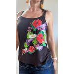 top marron  femme avec un bouquet de fleurs peint à la main par Elles et No.
