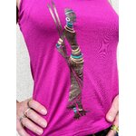Top rose pour femme avec la silhouette dune africaine peinte à la main par Elles et No.