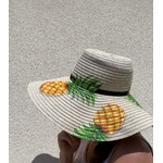 Chapeau en papier tressé avec des ananas peints à la main par Elles et No.