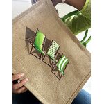 Sac de plage en jute avec des transats dans les tons verts peints à la main par Elles et No.