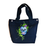 Petit sac bleu marine en coton bio avec tête de mort girly peinte à la main
