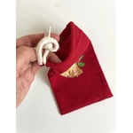PPochon en coton rouge avec des cloches de Noël peintes à la main par Elles et No.