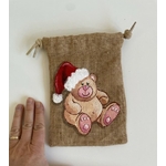 Pochon en jute avec un ourson de Noël peint main  par Elles et No.