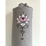 Sac tapis yoga, gris avec une fleur de lotus peinte à la main  (5)