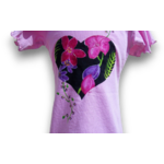 Tee shirt rose avec manches ondulées, gros coeur et fleurs peints à la main par Elles et No.