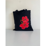 tote bag en coton noir avec deux hibiscus rouge peints à la main (3)