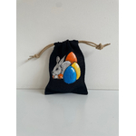 pochon en jute noire avec lapin et oeufs de Pâques peints à la main  par Elles et No.